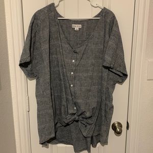 Ava & Viv 4X short sleeve button front top. Great condition